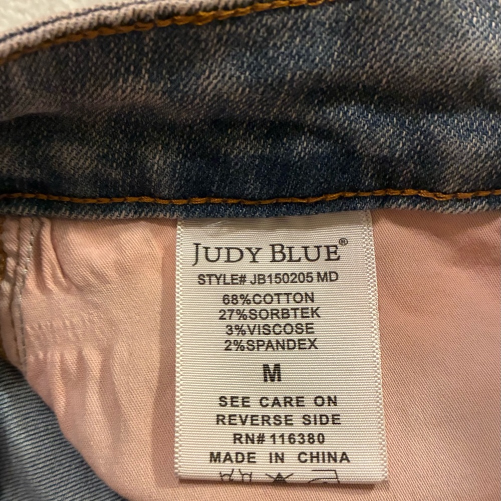 Judy Blue Pink Wash High Rise Stretch Denim Frayed Hem Bermuda Shorts EUC M  6-8 - Picture 7 of 9